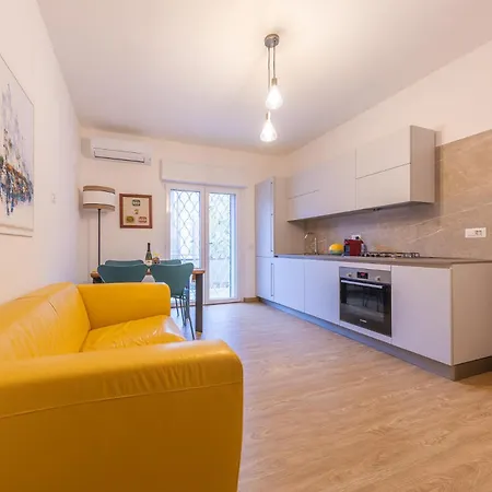Terrazza Adele Apartment *